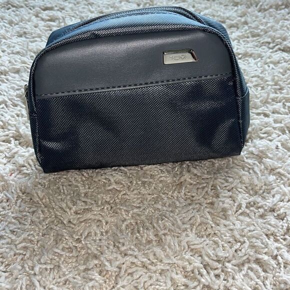 Tumi Small Necessities Bag Full - Picture 1 of 10